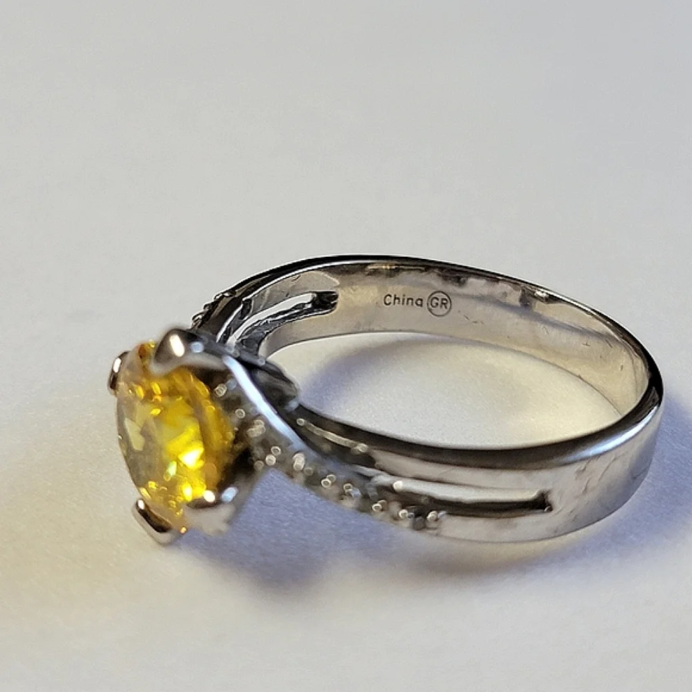 China GR Yellow Gemstone Fasion Rin